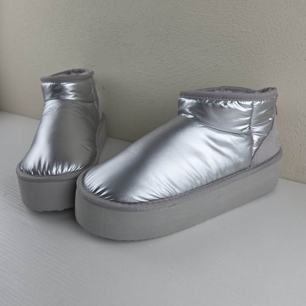 Steve Madden SONIKK Silver Boots Booties Fluffy Metallic Women's Size L (9/10)